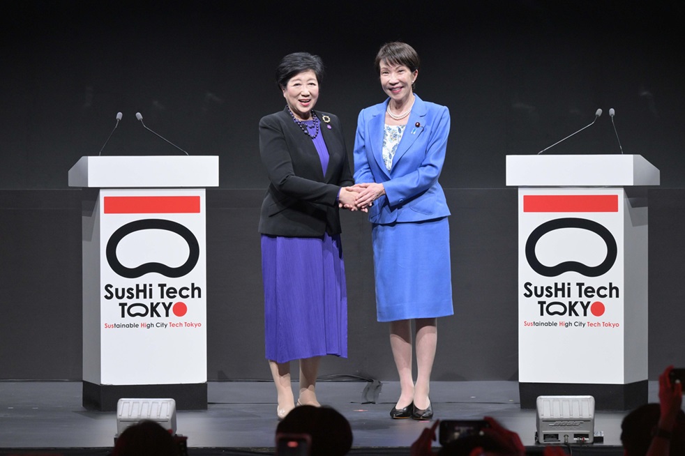 小池都知事と高市早苗総理が登壇する様子