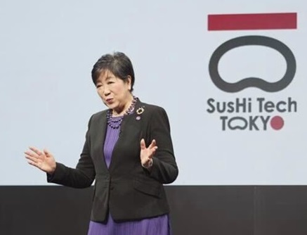 オープニングセッションでの小池都知事によるスピーチの様子