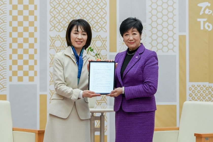 小池東京都知事・横田広島県知事による協定書お披露目